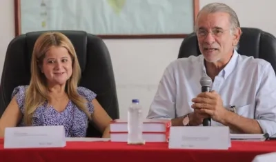 La Gobernadora electa, Elsa Noguera, y el actual Eduardo Verano.