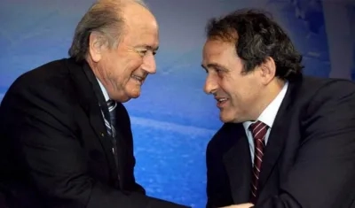 El expresidente Joseph Blatter y al exvicepresidente Michel Platini.