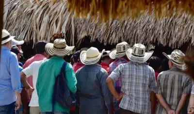 Campesinos de El Salado, en un charla de la Defensoría del Pueblo.