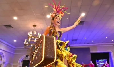 ‘Juanita, la cambambera’ vestido de la Reina del Carnaval Carolina Segebre para la Guacherna.