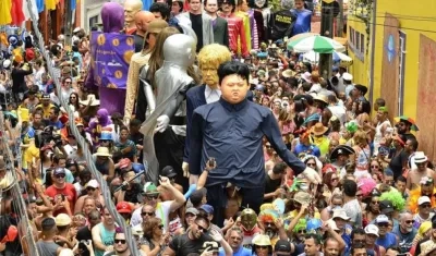 El desfile de muñecos durante el carnaval, en Olinda (Brasil). 