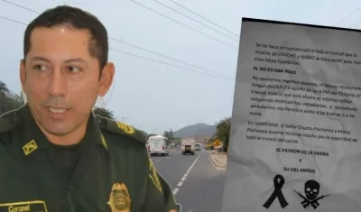 El comandante de la Policía de Santa Marta, Gustavo Berdugo y el panfleto.