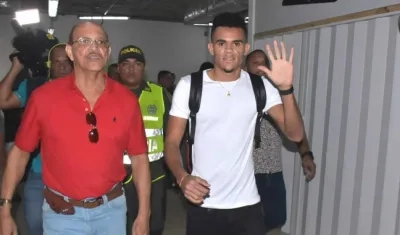 Luis Díaz en el aeropuerto Ernesto Cortissoz de Soledad.