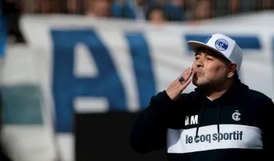 Diego Maradona, entrenador de Gimnasia y Esgrima de la Plata. 