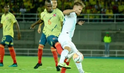 Kevin Balanta durante una acción del partido ante Argentina. 