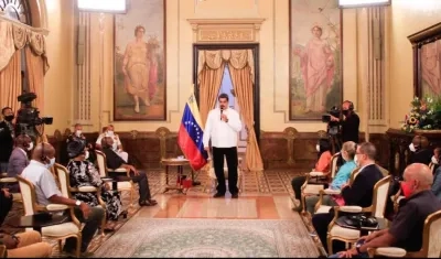El Presidente Nicolás Maduro, reunido la noche de este sábado con veedores internacionales.