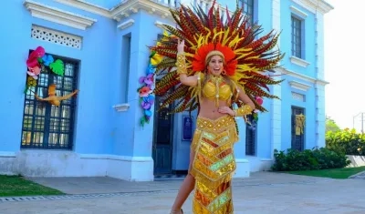 La Reina del Carnaval Isabella Chams usando el traje 'Origen'.
