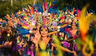 Comparsa de fantasía durante desfile del Carnaval del Atlántico.