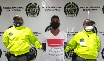 Orlando Herrera Chaparro tras ser capturado por la Policía.