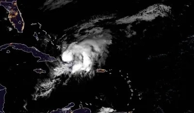 Fotografía del Centro Nacional de Huracanes (NHC) donde se muestra la localización del huracán Isaías. 