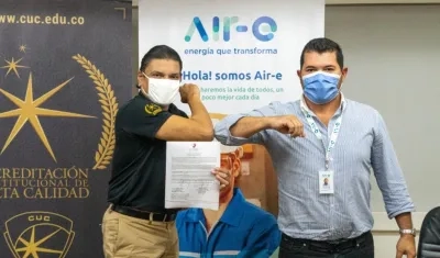 El rector de Unicosta, Tito Crissien, y el gerente de Air-e, John Jairo Toro.