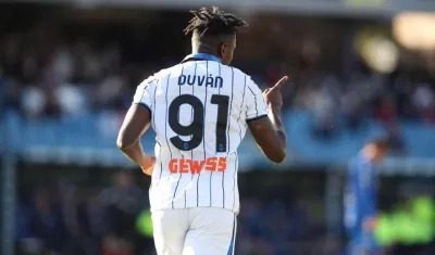 Duván Zapata celebra su gol 100. 