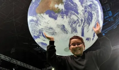 El colombiano Francisco Vera, de 12 años, posa durante una entrevista con la Agencia Efe en el ámbito de la cumbre del clima de la ONU en Glasgow (Reino Unido). 