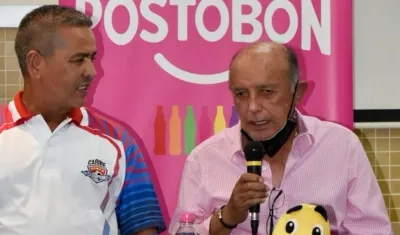 Carlos Bolívar, director del torneo, y Carlos Peña, homenajeado. 