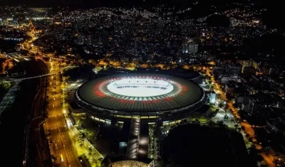 Vísta aérea y nocturna del estadio 'Maracaná'.
