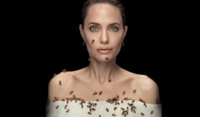 Angelina Jolie estuvo quieta durante 18 minutos hasta que Dan Winters terminó la sesión de fotos para la National Geographic.