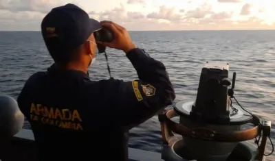 La Armada realiza labores de búsqueda en el mar. 