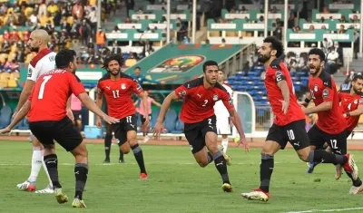 Mohamed Salah corre a celebrar el gol de la clasificación. 