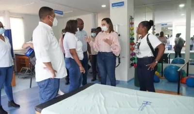 La ministra de Salud, Carolina Corcho, en la visita de este sábado a Quibdó.