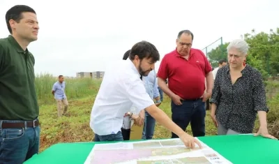 Presentación de terrenos del Jaime Pumarejo a la Ministra de Vivienda.