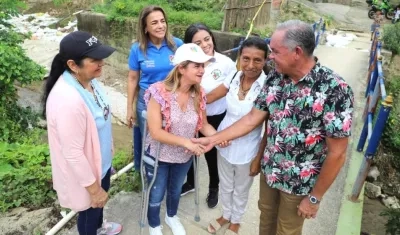 La Gobernadora Elsa Noguera visitando las zonas afectadas.