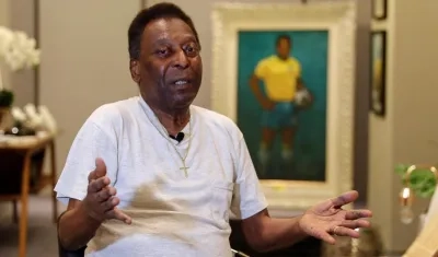 El astro del fútbol Pelé.