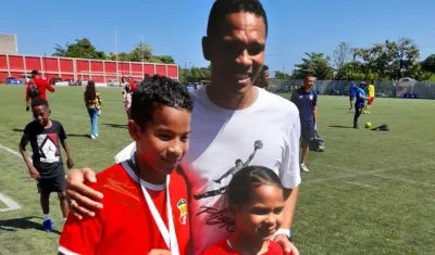 Carlos Bacca con sus hijos Carlos Daniel y Carla Valentina.
