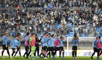 Celebración uruguaya con su afición.