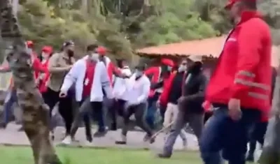 Indígenas embera atacan a funcionarios que tramitan su traslado 