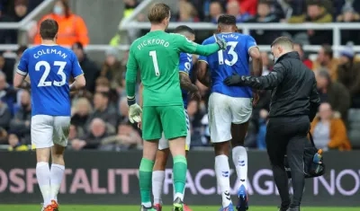 El Everton espera que lesión de Yerry Mina no sea tan grave.