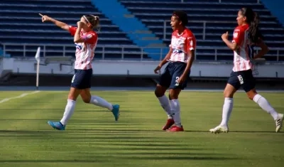 Daniela Montoya celebra uno de sus goles. 