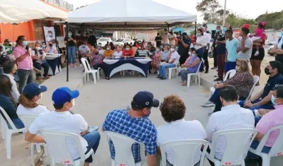 Funcionarios de la Alcaldía se reunieron con la comunidad.