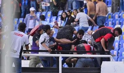 Momentos de violencia en el duelo Querétaro-Atlas.