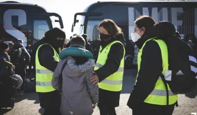 Los 80 refugiados rumbo a Italia.