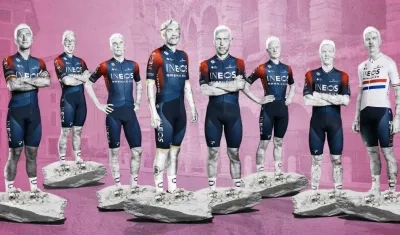 Equipo del Ineos para el Giro 2022. 