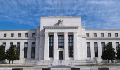   La Reserva Federal sube medio punto las tasas de interés para frenar la inflación.