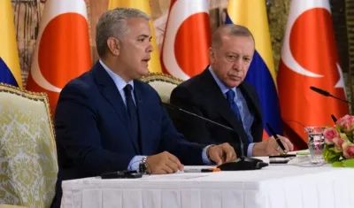 El Presidente de Colombia, Iván Duque, en una rueda de prensa con su homólogo turco, Recep Tayyip Erdogan.