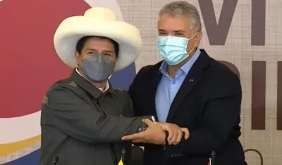 El peruano Pedro Castillo tiene el 22 % de aprobación y el presidente colombiano Iván Duque, el 26%.