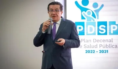 El Ministro Fernando Ruiz presentando el Plan Decenal de Salud.