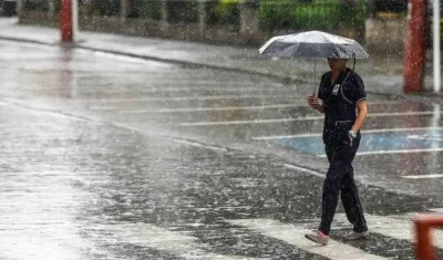 La lluvia no ha cesado la noche de este sábado en varias capitales de la Costa. como por ejempo Barranquilla.