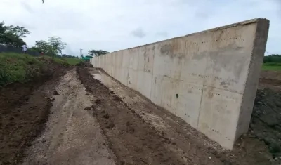Construcción del muro.
