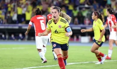Daniela Montoya celebra uno de los goles que le marcó a Paraguay. 