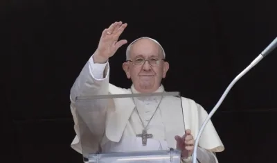 El Papa Francisco dirigiendo la oración del Ángelus.