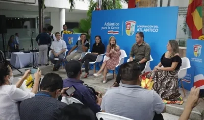Alcaldes de Usiacurí, Santo Tomás y Sabanalarga en rueda de prensa con la Gobernadora.