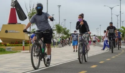 Recorrer el Gran Malecón a pie, en patines o en bicicleta es una muy buena terapia.