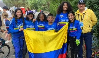 Guadalupe Palacios, con otros corredores colombianos. 