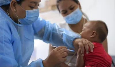 Vacunación de un niño en Barranquilla. 