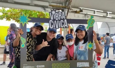 Jóvenes durante el festival ‘Vibra cívica’.