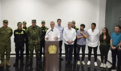 El Ministro de Defensa, Iván Velásquez, habla luego del consejo de seguridad.