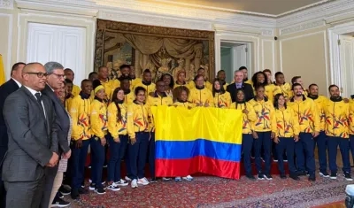 Equipo de Colombia abanderado a los Juegos Sudamericanos. 